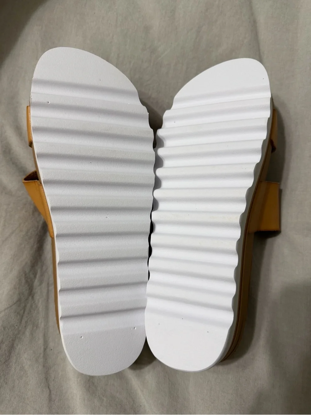 Reef Cushion Vista Hi in Natural Tan Size 8